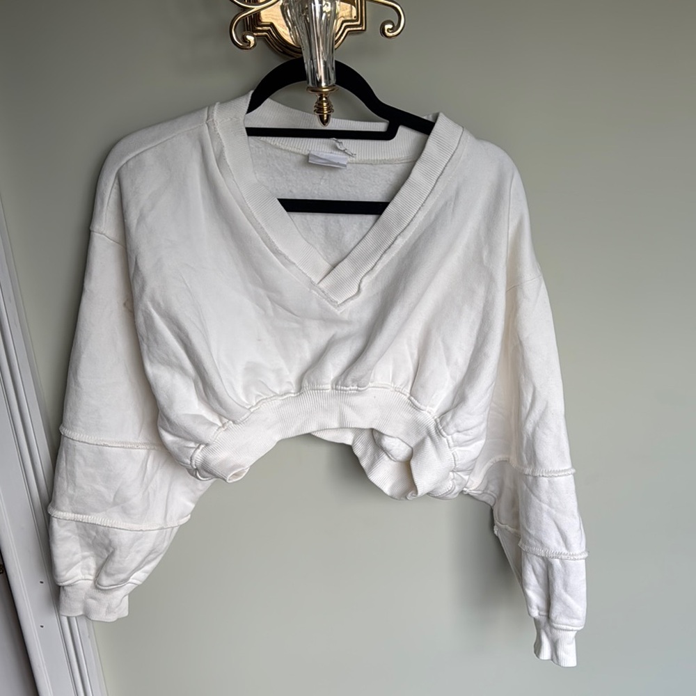 Cropped Urban Outfitters Sweatshirt